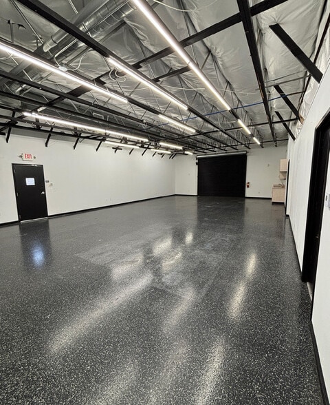 More Photos Of 4364 E Ashlan Ave, Fresno Flex For Lease