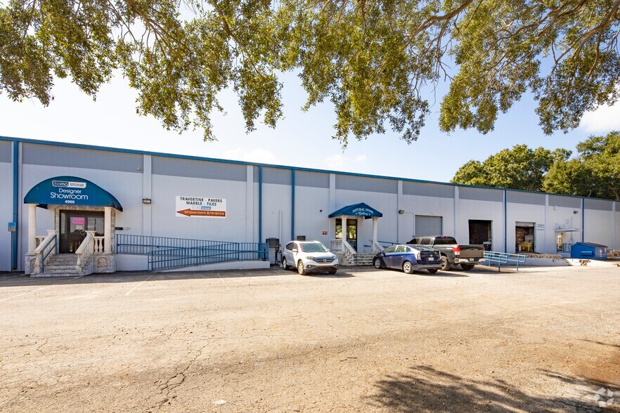 More Photos Of 5001-5019 W Rio Vista Ave, Tampa Unknown For Lease