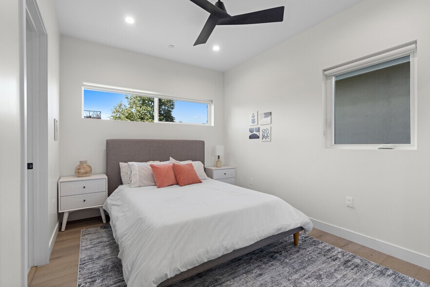 More Photos Of 705 6th Ave, Venice Apartments For Sale