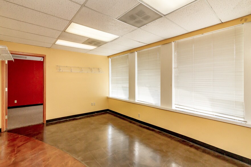 More Photos Of 1601 6th Ave, Tacoma Freestanding For Lease