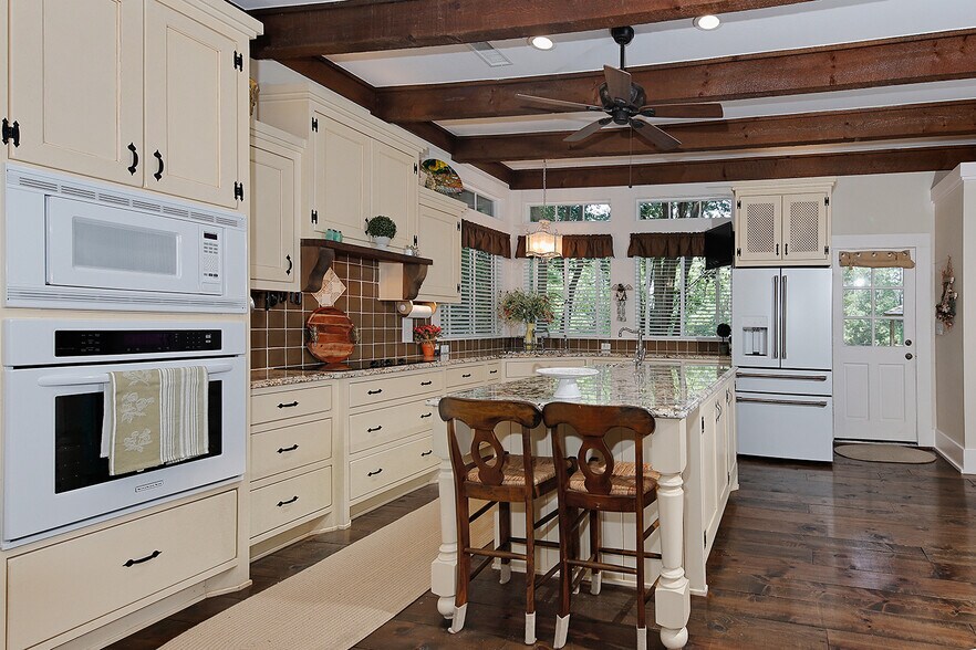 More Photos Of 15598 Bedford Ln, Conroe Specialty For Sale