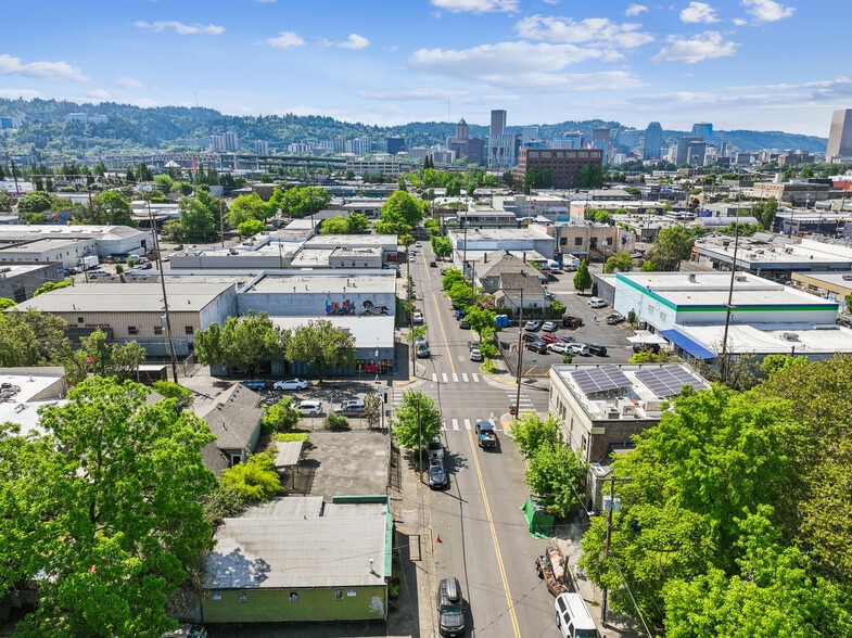 More Photos Of 1114 SE Clay St, Portland Freestanding For Sale
