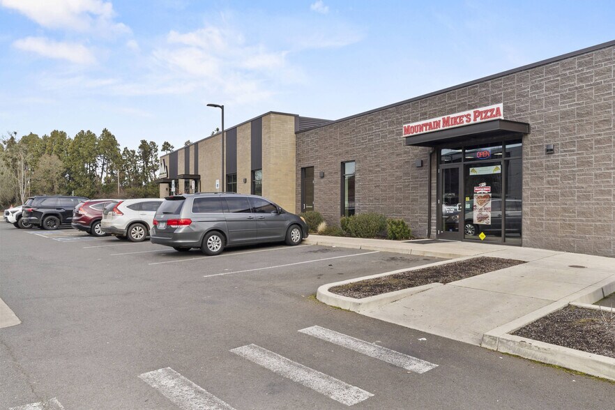 More Photos Of 722 W Harvard Ave, Roseburg Storefront Retail Office For Sale