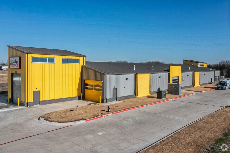 More Photos Of 2000 S Interstate Highway 45, Hutchins Carwash For Sale