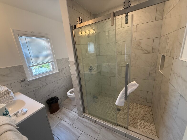 More Photos Of 4711 Atlantic Ave, Wildwood Hotel For Sale
