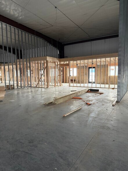 More Photos Of 900 Lambrecht Dr, Frankfort Industrial For Lease