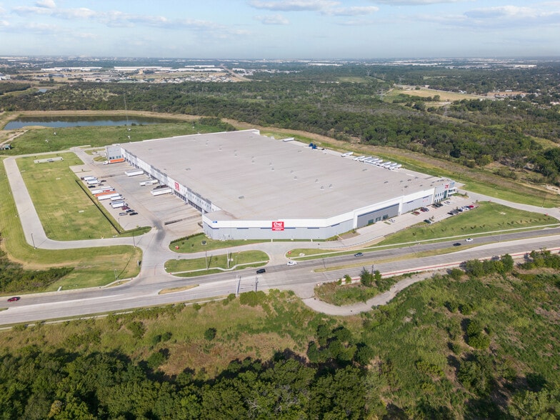 More Photos Of 2003 MacArthur Blvd, Grand Prairie Distribution For Lease
