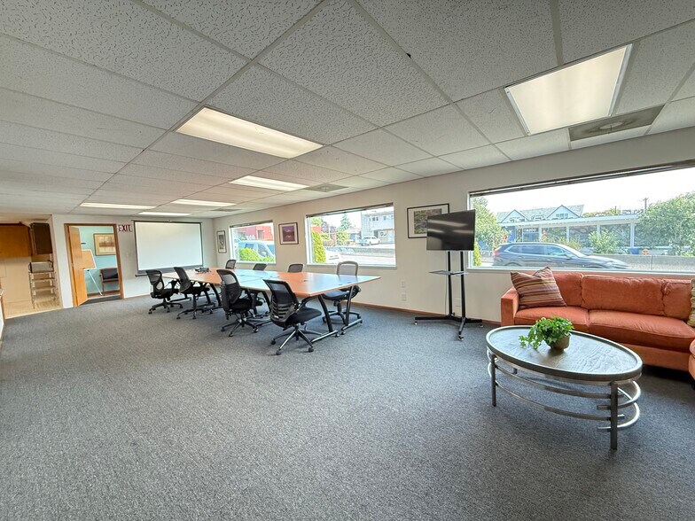 More Photos Of 4201 Aurora Ave N, Seattle Office For Sale
