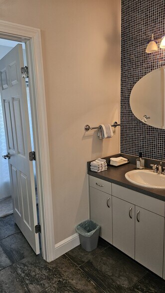 More Photos Of 3001 W Azeele St, Tampa Office For Lease