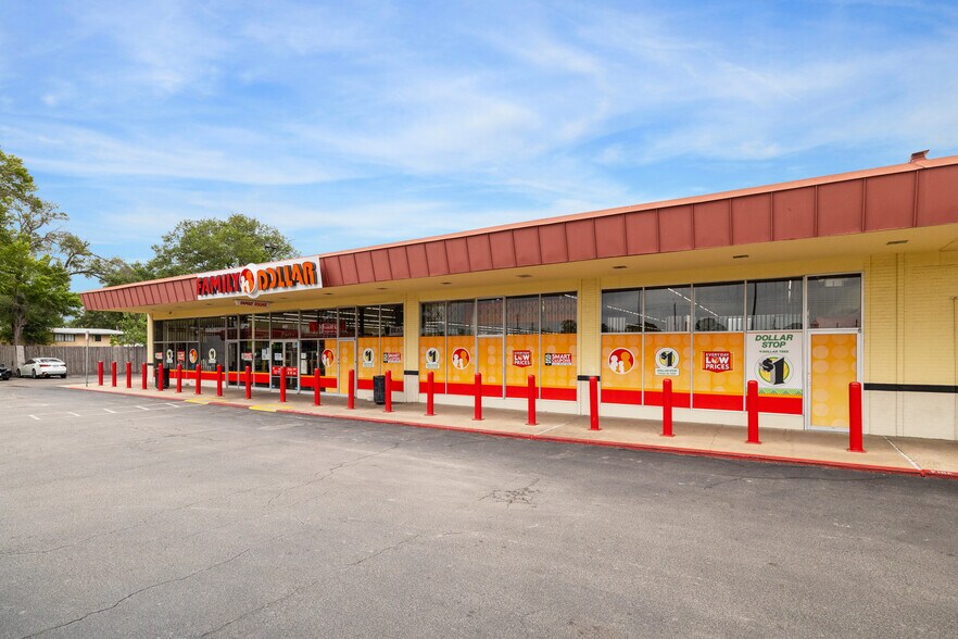 More Photos Of 7049-7061 Lawndale St, Houston Unknown For Lease