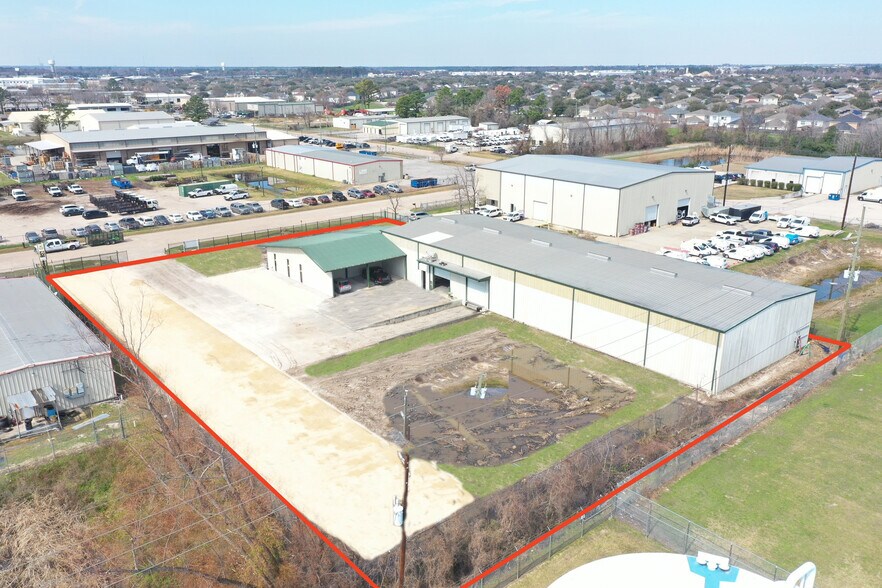 More Photos Of 13610 Rankin Cir E, Houston Warehouse For Lease