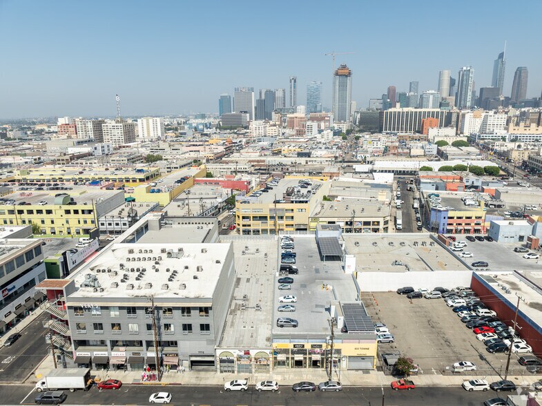 More Photos Of 948 Crocker St, Los Angeles Storefront Retail Office For Lease
