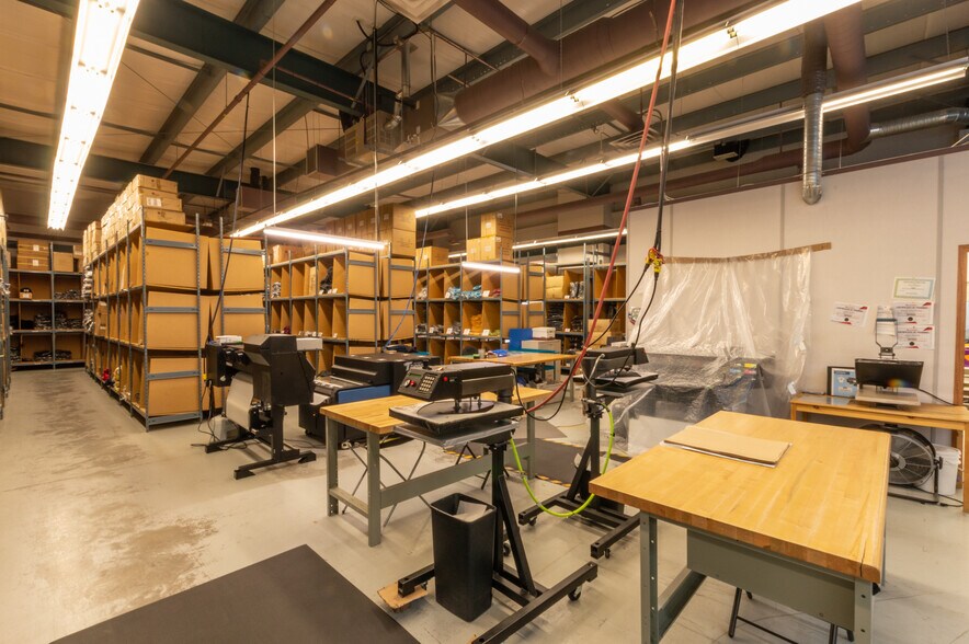 More Photos Of 4602 50 St, Stettler Light Manufacturing For Sale