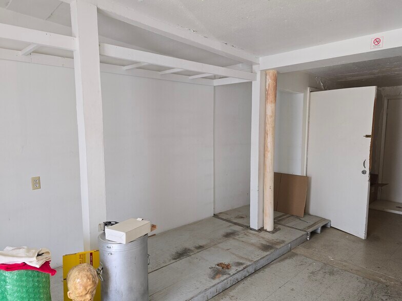 More Photos Of 10000 McCullough Ave, San Antonio Distribution For Sale