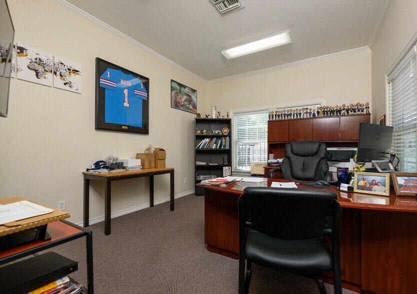 More Photos Of 301 S Seguin Rd, Converse Office For Sale