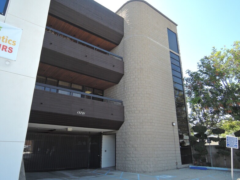 More Photos Of 15721 S Western Ave, Gardena Office For Sale