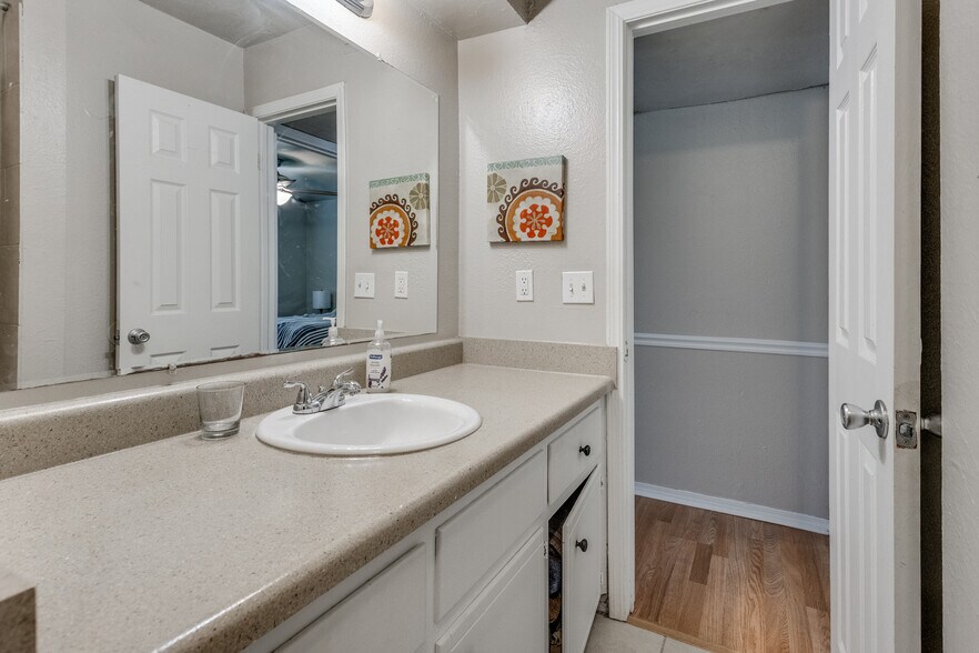 More Photos Of NW 10th St & N Classen Blvd, Oklahoma City Apartments For Sale