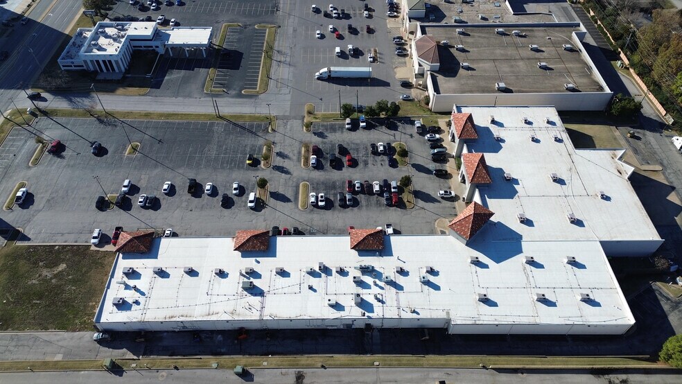 More Photos Of 5321-5355 E 41st St S, Tulsa General Retail For Lease