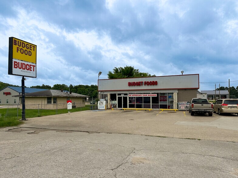 More Photos Of 2702 N Main St, Liberty Freestanding For Sale