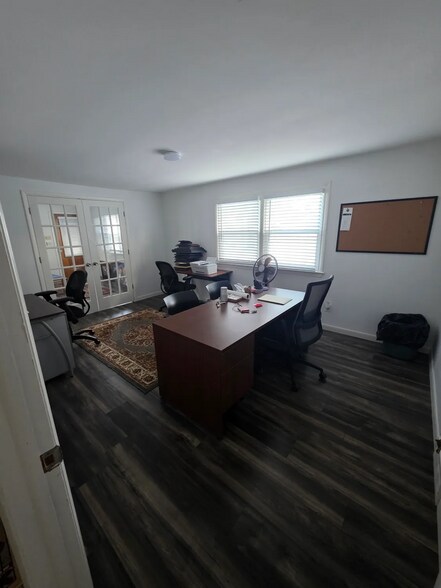 More Photos Of 6864 E Genesee St, Fayetteville Office Residential For Lease