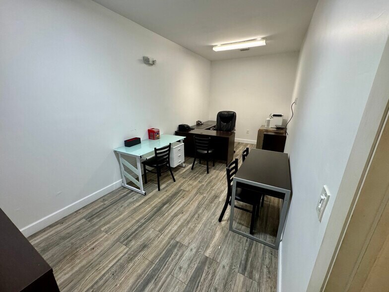 More Photos Of 1722 N Federal Hwy, Hollywood General Retail For Lease