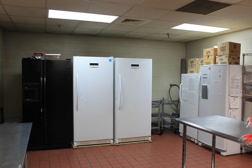 More Photos Of 401 W Poplar St, Elizabethtown Religious Facility For Sale