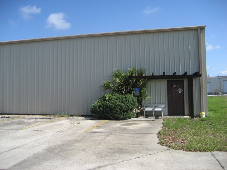 Primary Photo Of 250 Southridge Industrial Dr, Tavares Warehouse For Lease