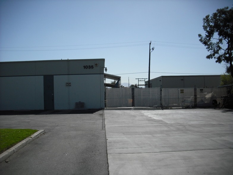 More Photos Of 1031-1035 S Linwood Ave, Santa Ana Warehouse For Lease