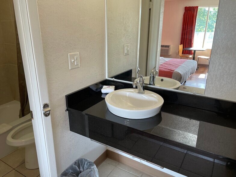 More Photos Of 2700 Curry Rd, Schenectady Hotel For Sale