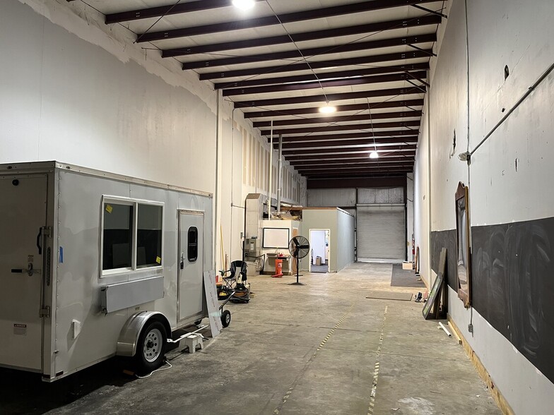 More Photos Of 4656 Collins Rd, Jacksonville Warehouse For Lease