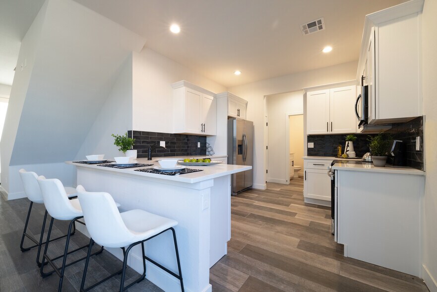 More Photos Of 6631 S 7th St, Phoenix Apartments For Sale