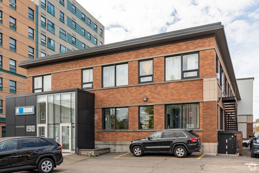 More Photos Of 190 Rue Dorchester, Québec Office For Lease