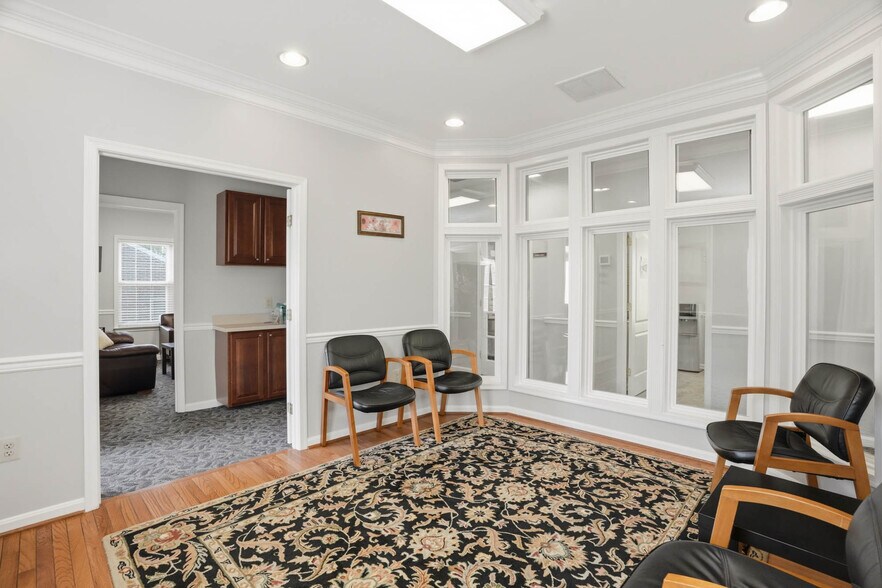 More Photos Of 1662 Village Green, Crofton Office For Lease