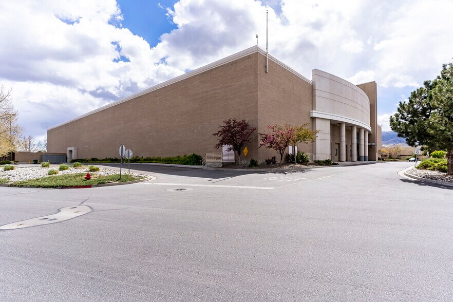 More Photos Of 5000 Meadowood Mall Cir, Reno Unknown For Lease