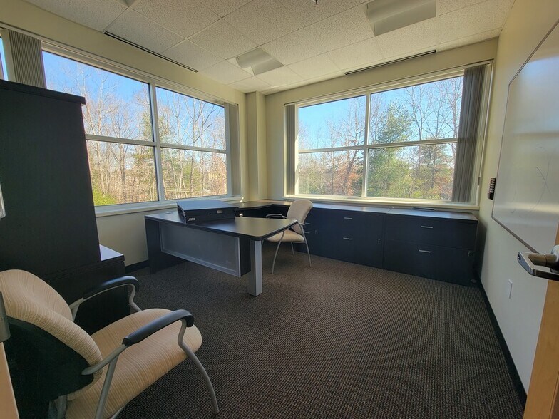 More Photos Of 302 Weymouth St, Rockland Office For Lease