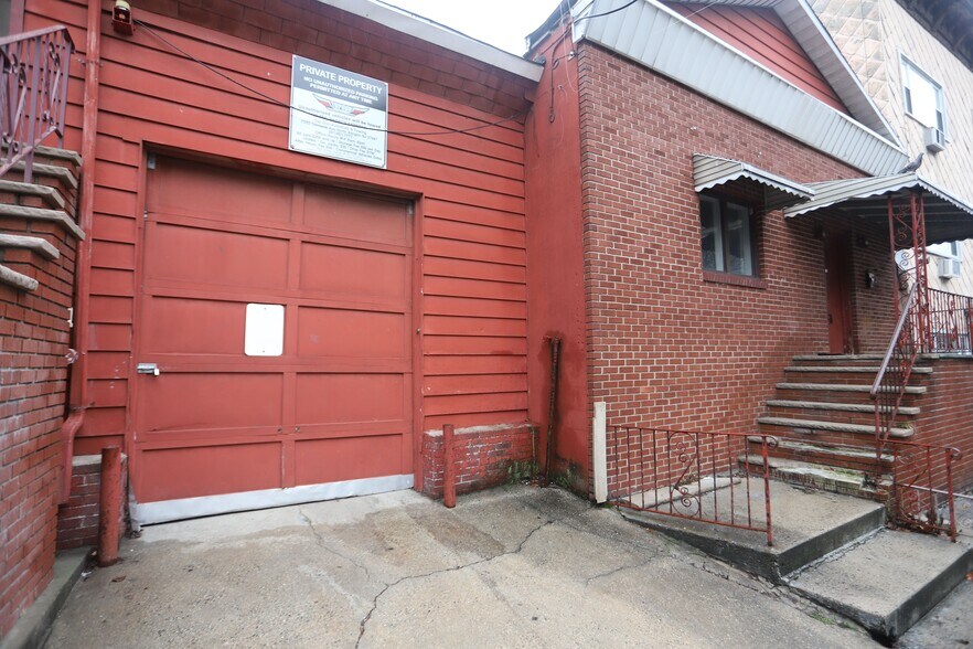 More Photos Of 136-138 34th St, Union City Warehouse For Lease