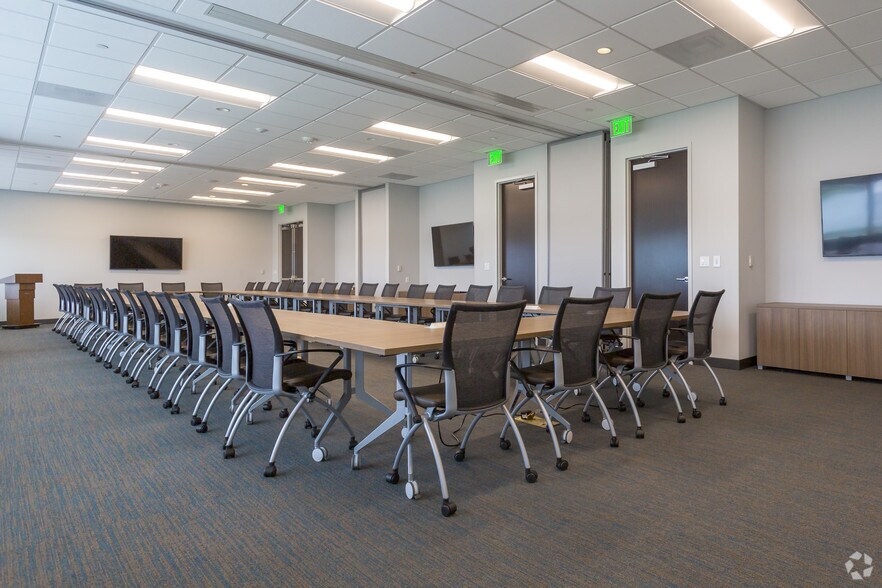 More Photos Of 800 Waterford Way, Miami Office For Lease