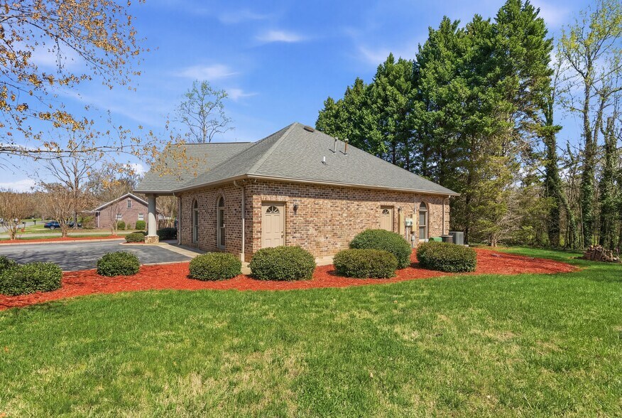 More Photos Of 2507 Jake Alexander Blvd S, Granite Quarry Medical For Lease