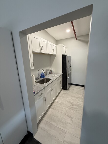 More Photos Of 586 Pleasant St, Watertown Flex For Sale