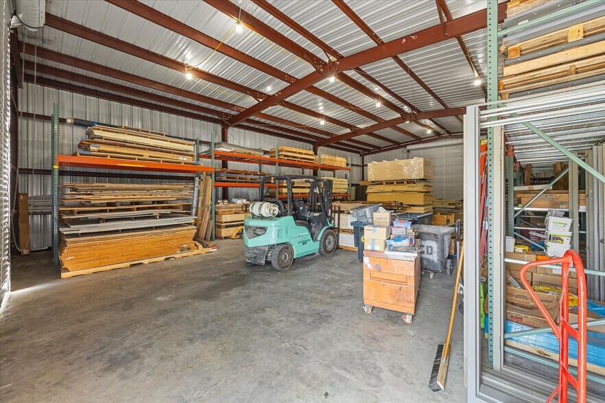 More Photos Of 1101 Willy Vester Rd, Van Alstyne Warehouse For Sale