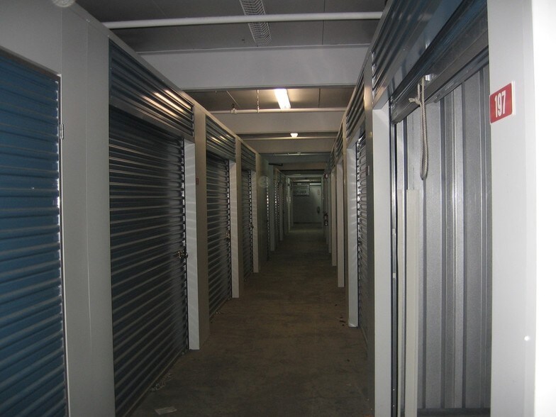 More Photos Of 550 Newtown Rd, Littleton Self Storage For Lease
