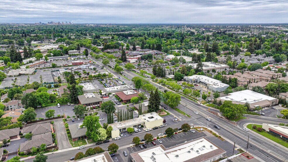 More Photos Of 2398 Fair Oaks Blvd, Sacramento Office For Sale