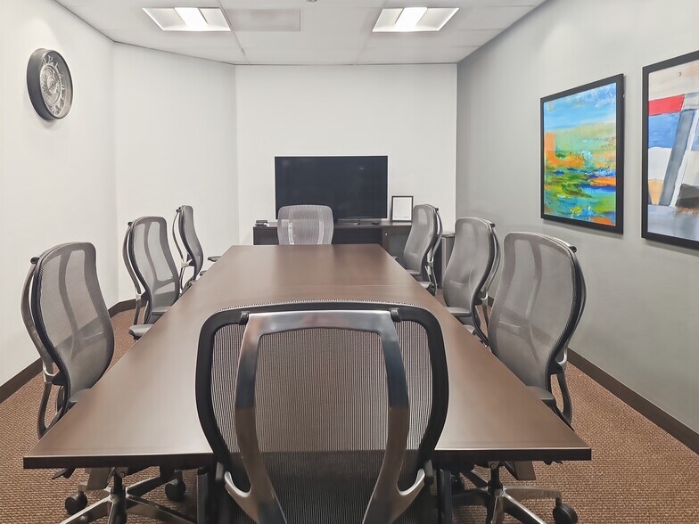 More Photos Of 1341 W Mockingbird Ln, Dallas Coworking Space