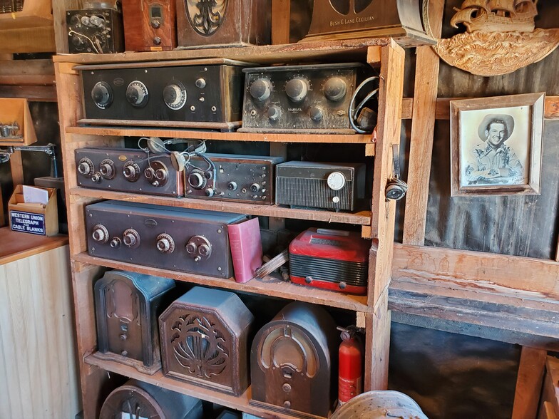 More Photos Of 331 W Rockspring Ln, Benson Movie Radio TVStudio For Sale
