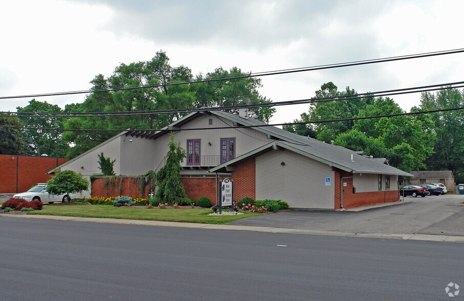 More Photos Of 1059 N Market St, Troy Medical For Sale