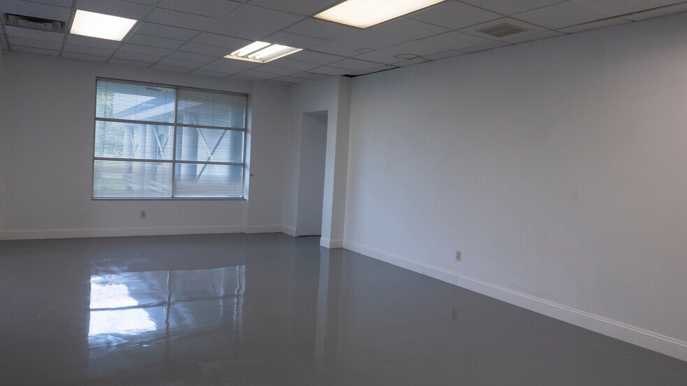 More Photos Of 495 Aero Dr, Cheektowaga Light Distribution For Lease