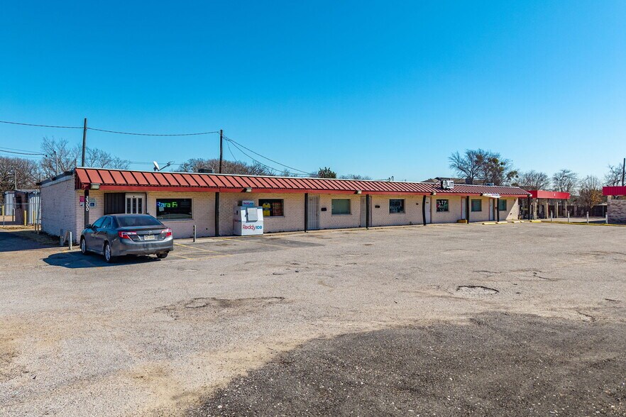 More Photos Of 3300 Shepherd Ln, Balch Springs Freestanding For Sale