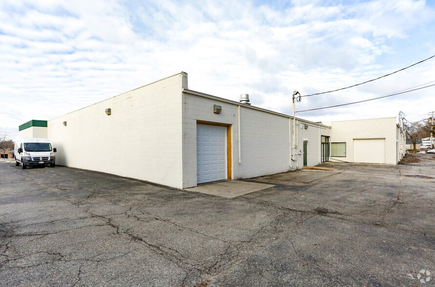 More Photos Of 319-325 S Waverly Rd, Lansing Unknown For Lease