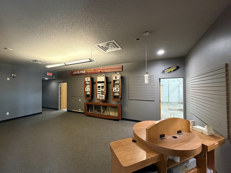 More Photos Of 2306 Clydesdale Dr, Bismarck Storefront For Lease