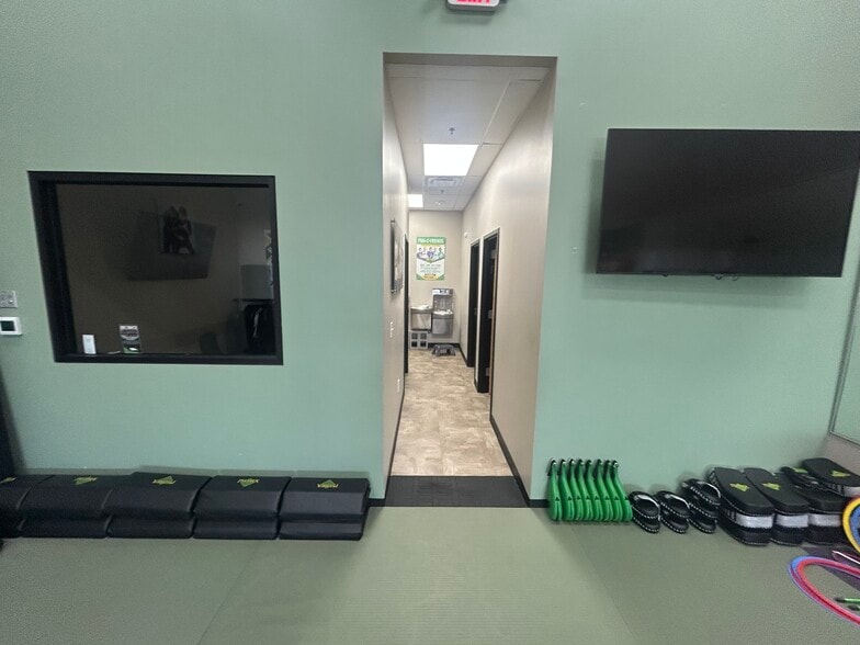 More Photos Of 8035 Highway 6, Missouri City Storefront Retail Office For Lease